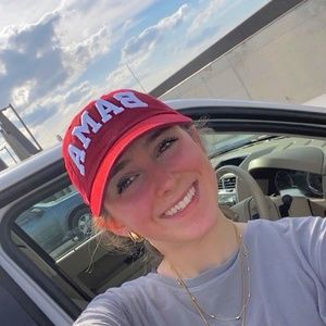 Meet your Posher, Olivia